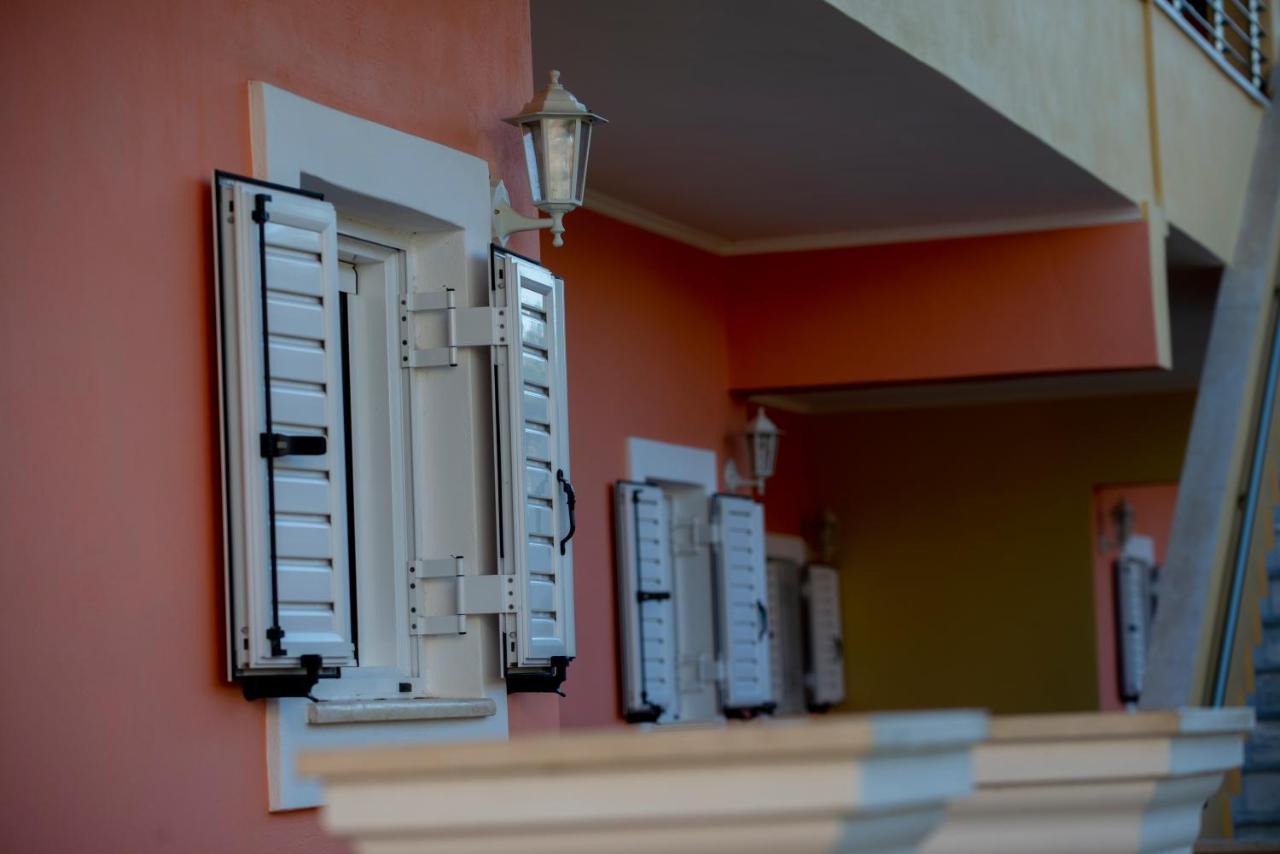 John Apartments First Floor Рода Екстер'єр фото